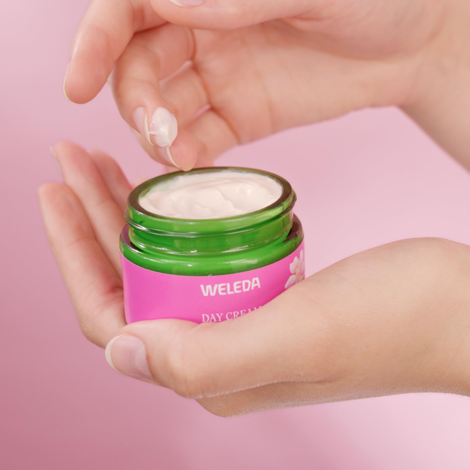 weleda-bio-gl-ttende-tagespflege-wildrose-wei-er-tee-40-ml-vegane-naturkosmetik- image 6